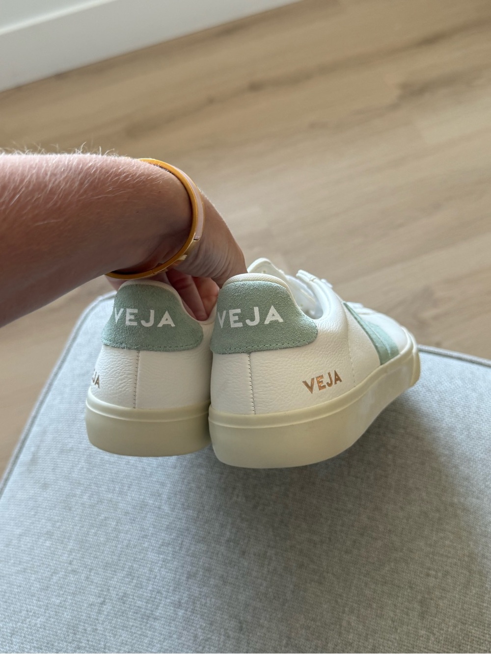 Veja Sneakers - Picture 3 of 6